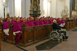 Abschlussvesper der Bischofskonferenz mit Austeilung des Bonifatiussegens (Foto: Karl-Franz Thiede)